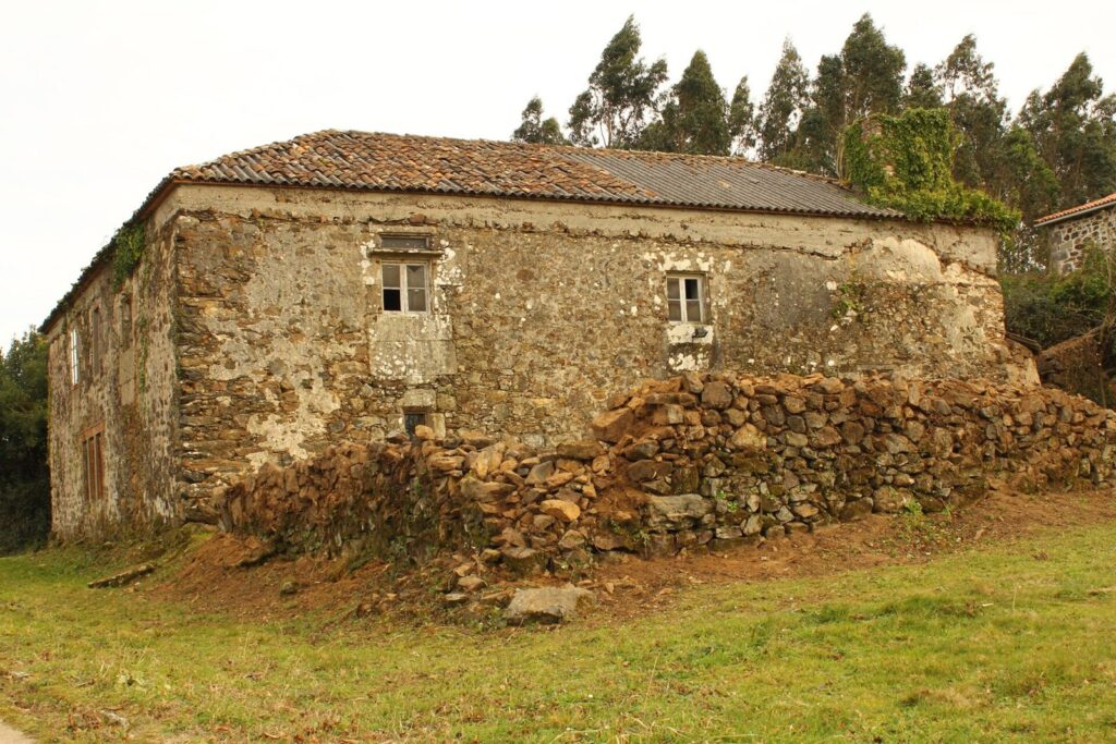 Antiga casa reitoral para rehabilitar